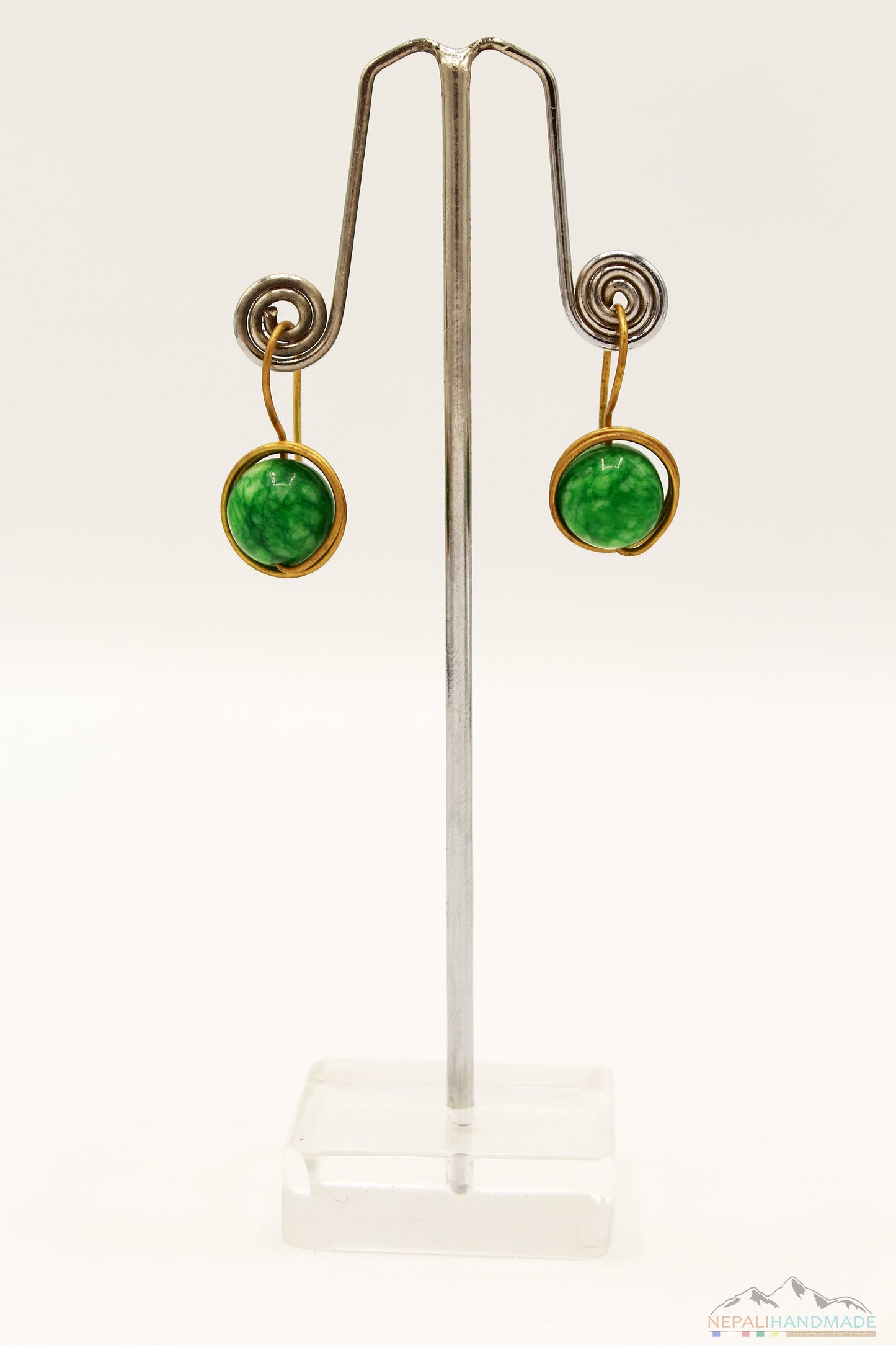 GREEN EARTH STONE CIRCULAR WIRE ART DROP EARRING
