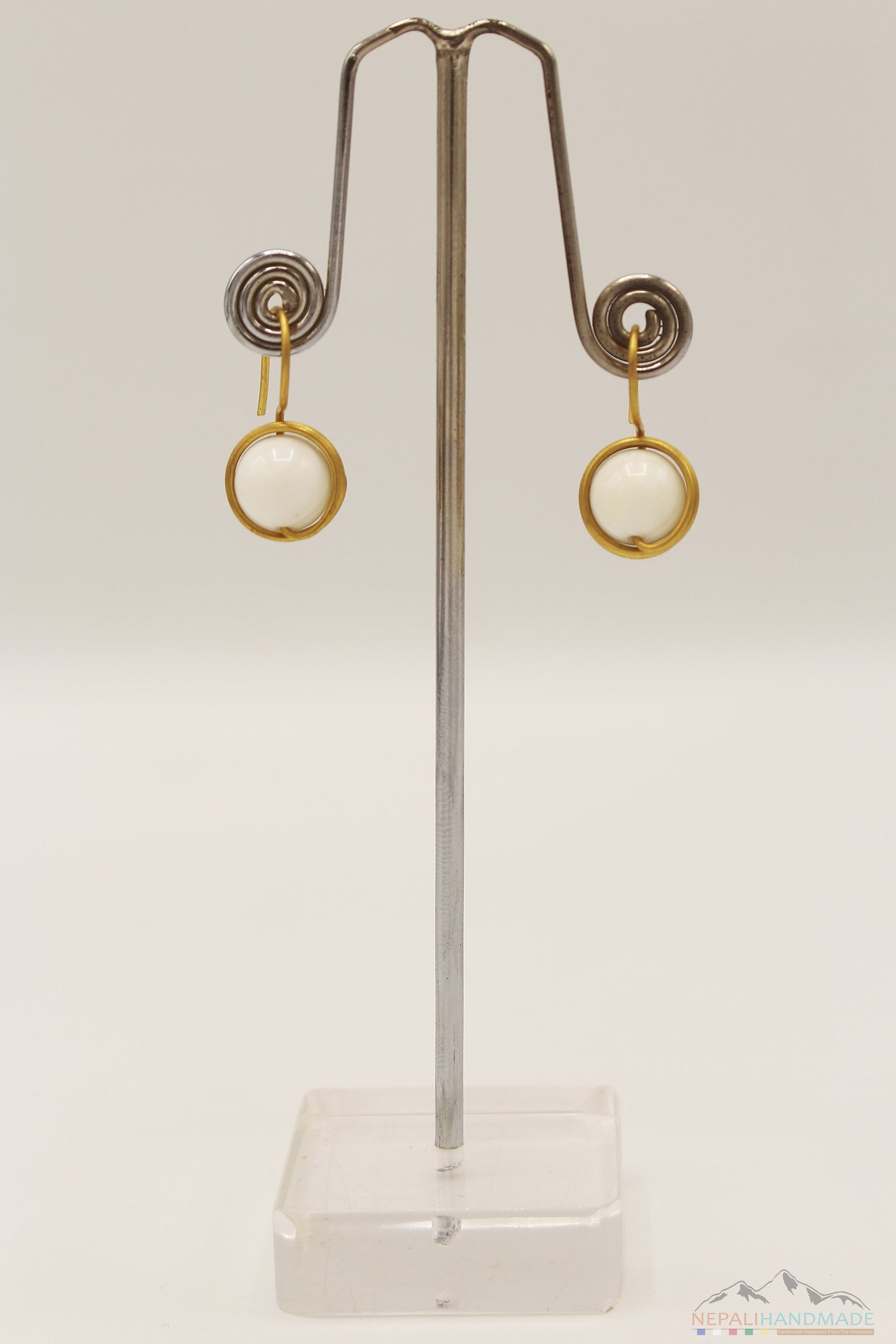 WHITE STONE WITH CIRCULAR WIRE WRAP DROP EARRING