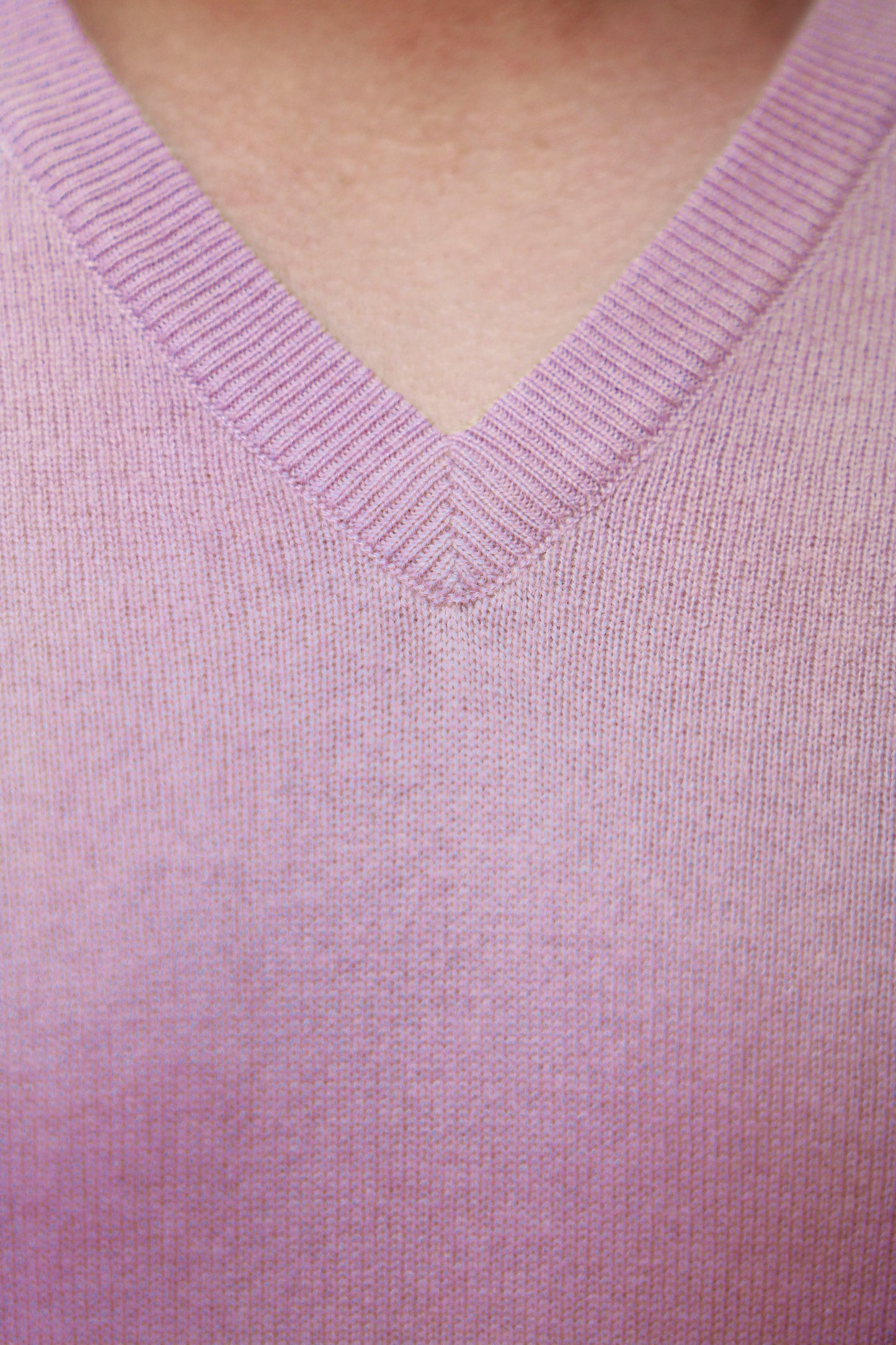 Men's Light Purple Cashmere V-Neck Pullover Sweater