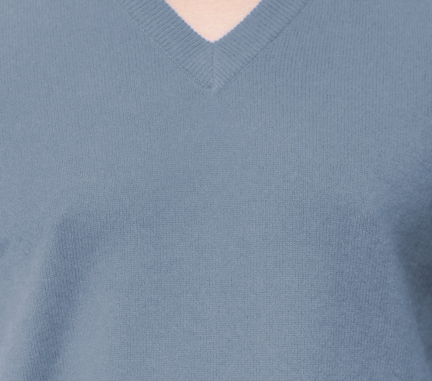  Close up view men's Roman Silver Gray Cashmere Sweater V-Neck Pullover showcasing knitting details and ribbed v-neckline