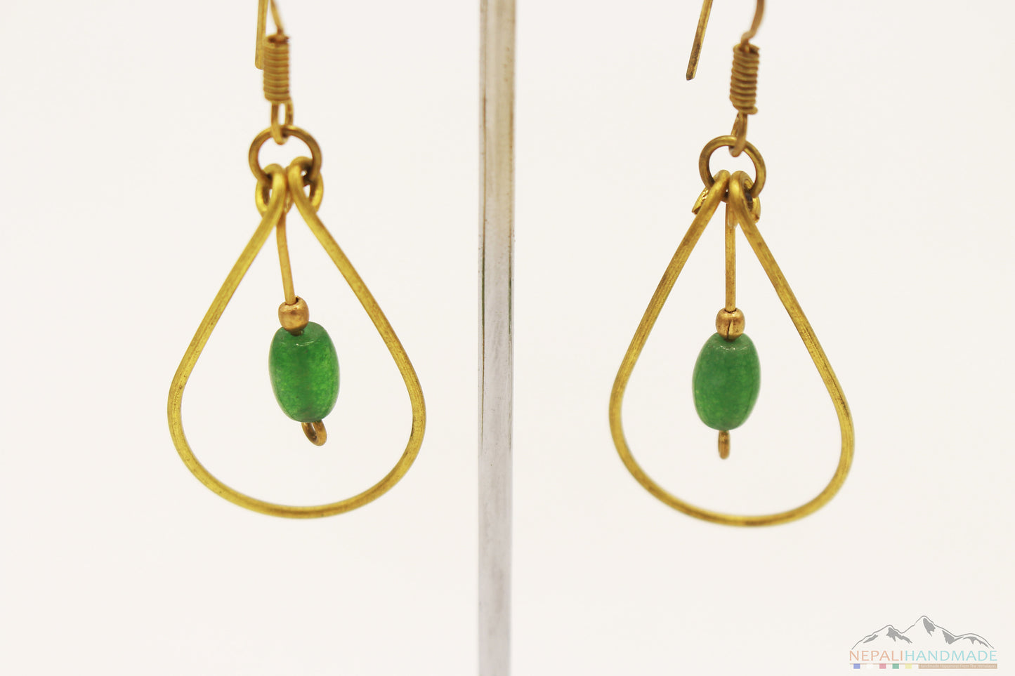 GREEN CRYSTAL DROPLET BRASS BOUNDED DANGLE EARRING