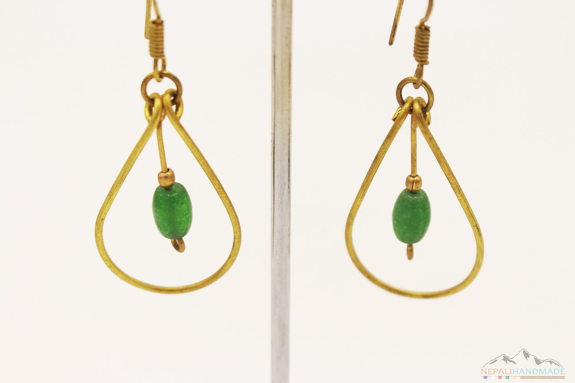 GREEN CRYSTAL DROPLET BRASS BOUNDED DANGLE EARRING