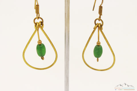 GREEN CRYSTAL DROPLET BRASS BOUNDED DANGLE EARRING