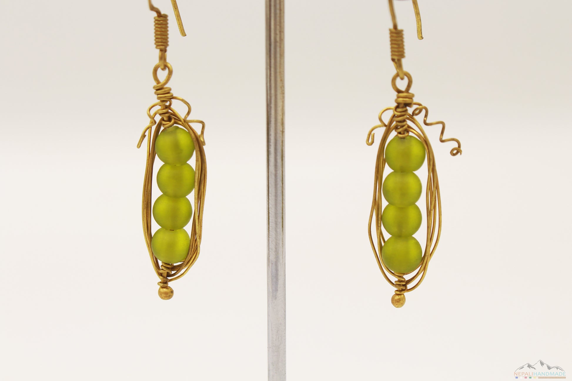 NATURE GREEN STONES WIRE ART DROP EARRING