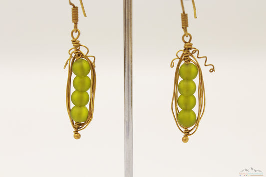 NATURE GREEN STONES WIRE ART DROP EARRING