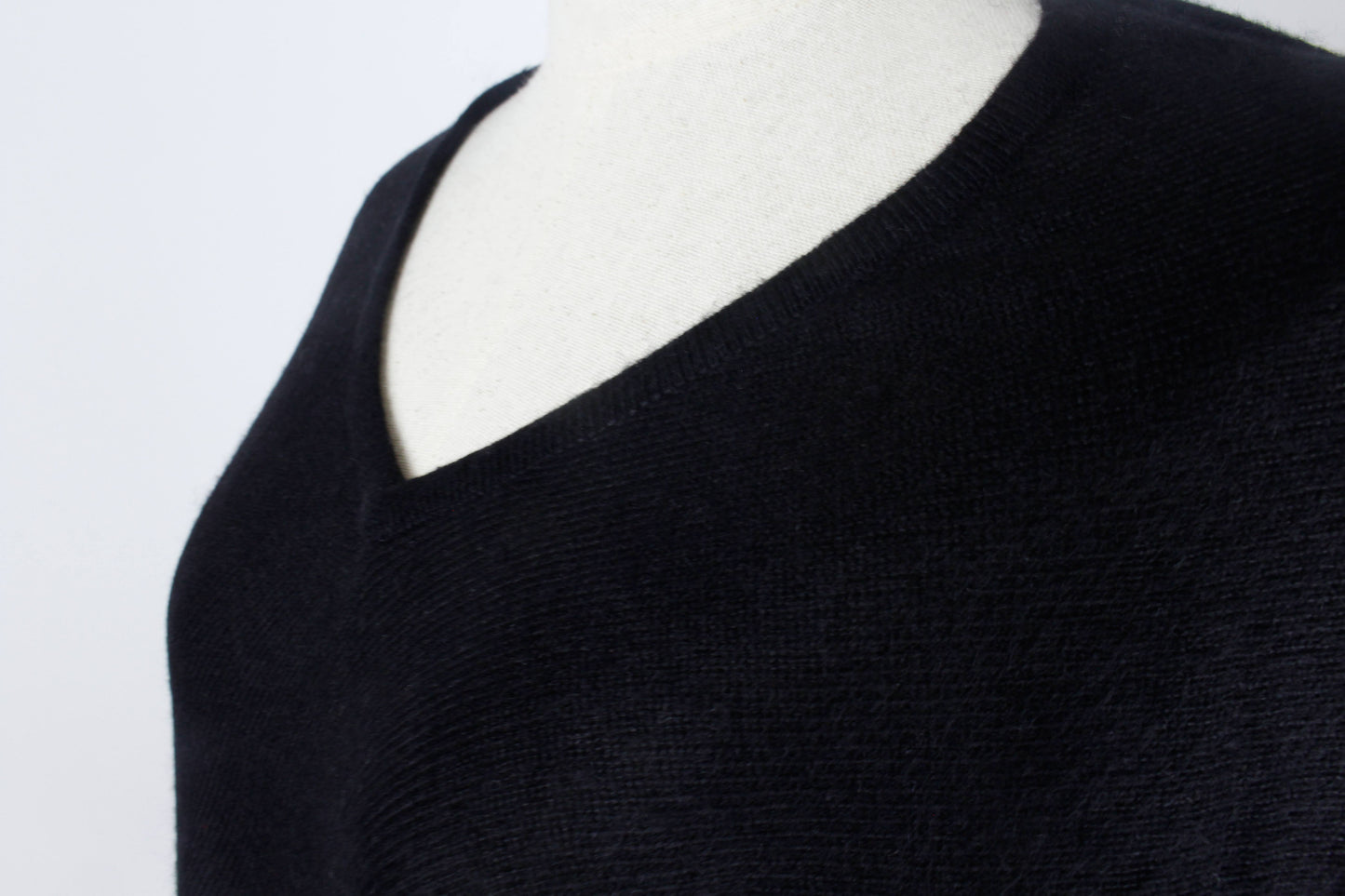 100% Cashmere Women's Black Poncho