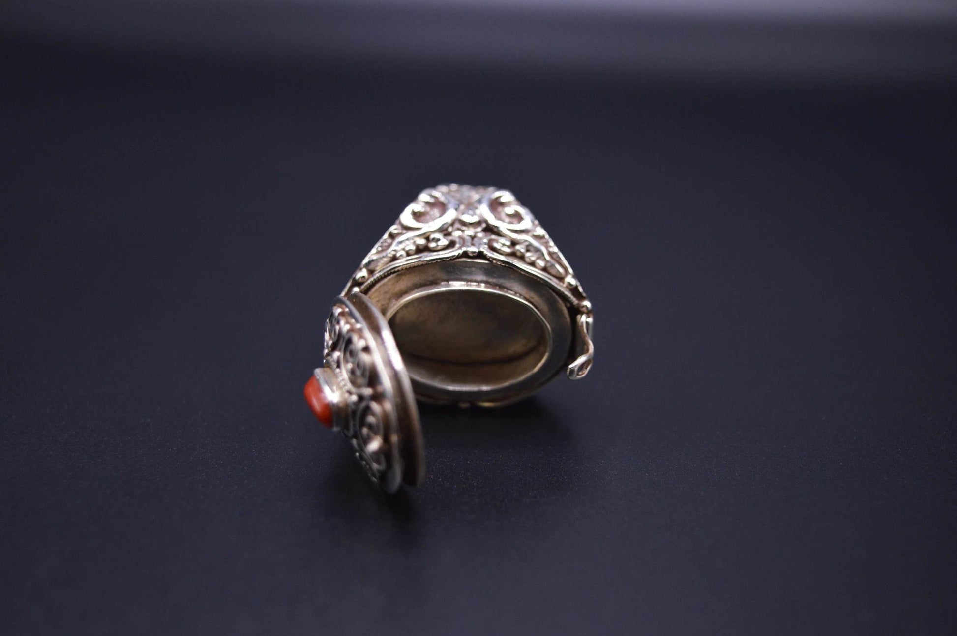 RED CORAL STERLING SILVER FINGER RING FOR WOMEN HIDDEN CONTAINER (POISON RING)